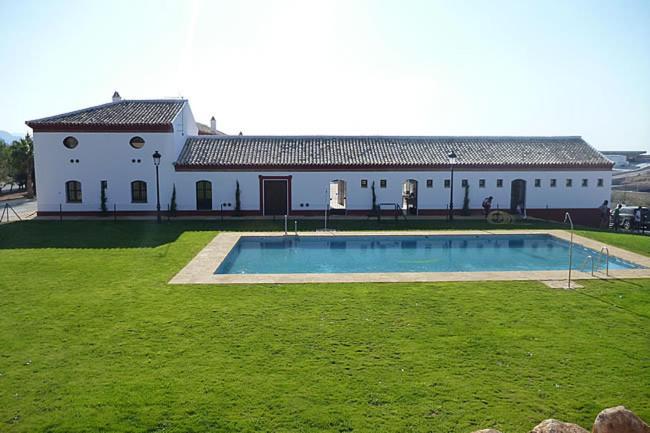 Отель Complejo Pueblo Blanco Ольвера Экстерьер фото